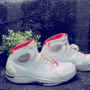 Men’s basketball shoes